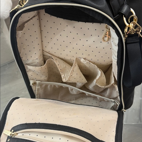 Itzy Ritzy Black boss Diaper Bag with Gold Accents - Picture 6 of 6